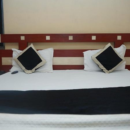 קאנפור Hotel Nirmal Palace מראה חיצוני תמונה