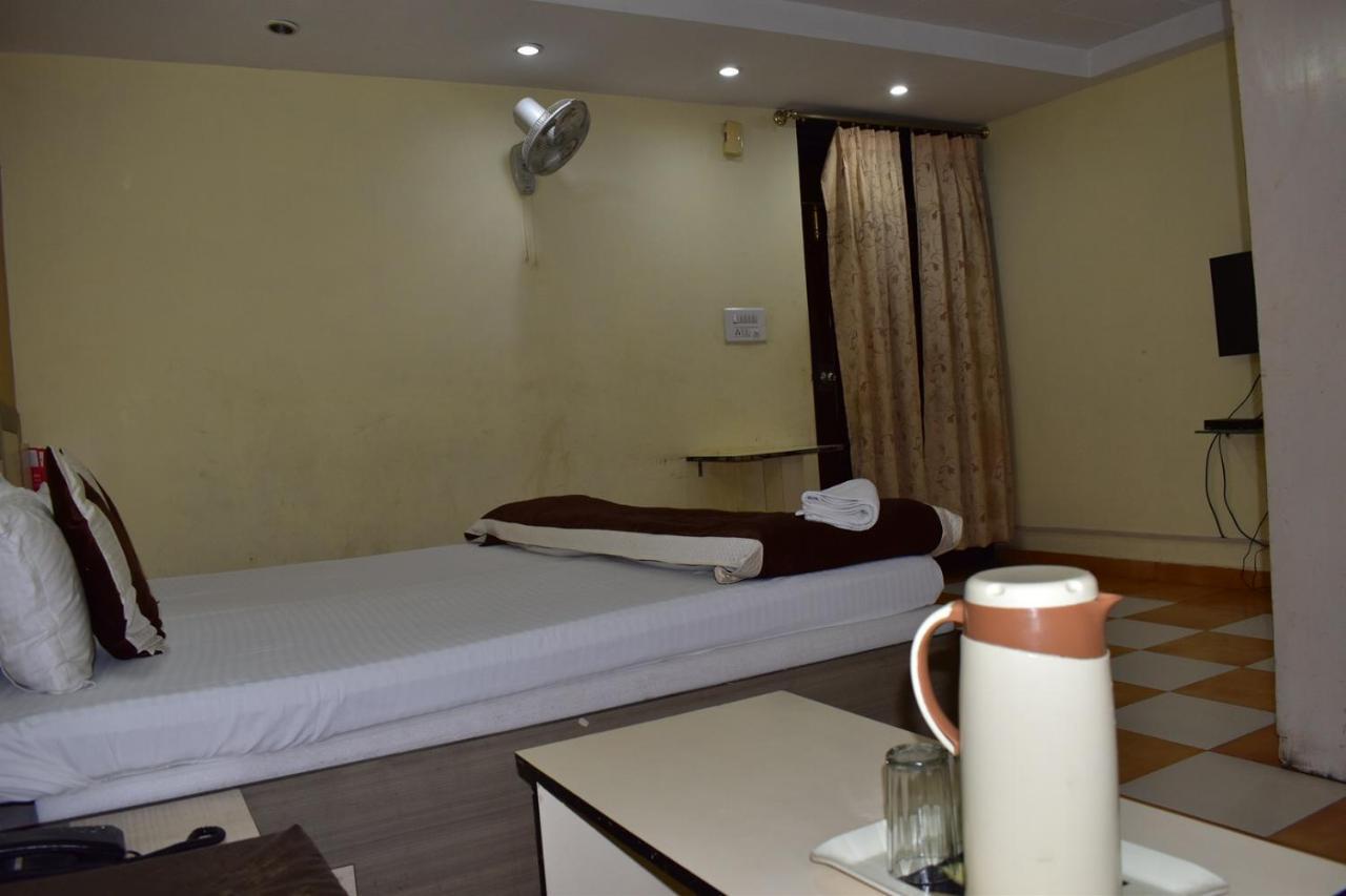קאנפור Hotel Nirmal Palace מראה חיצוני תמונה