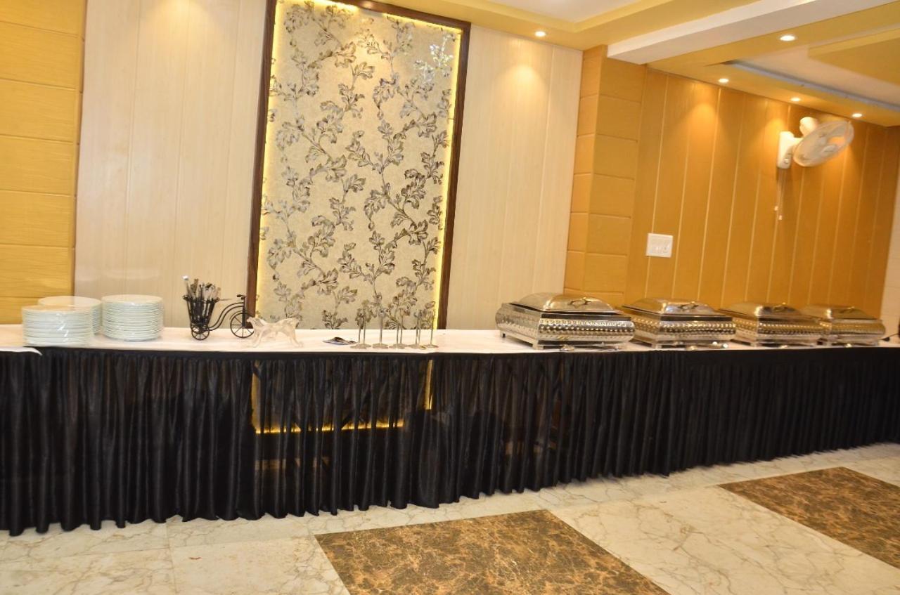 קאנפור Hotel Nirmal Palace מראה חיצוני תמונה