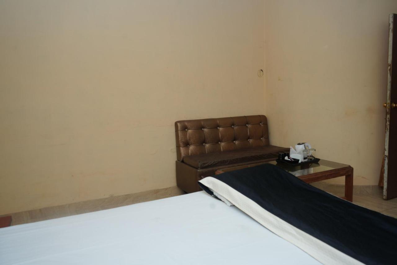 קאנפור Hotel Nirmal Palace מראה חיצוני תמונה