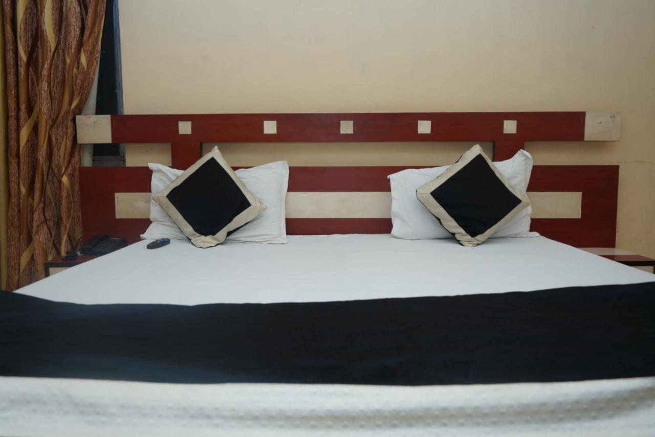 קאנפור Hotel Nirmal Palace מראה חיצוני תמונה